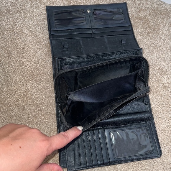 Brighton Black Textured Wallet - Picture 5 of 9